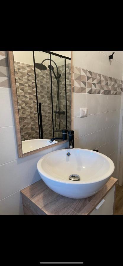 Lovely Apartment In غالاّراتي المظهر الخارجي الصورة